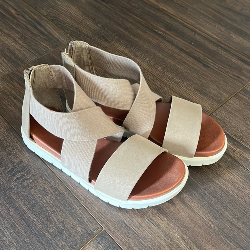 NWOT MIA elastic strap platform sandals
